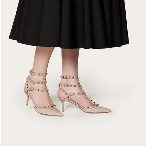 ***Sold***
Valentino Garavani Rockstud Caged 65 Grainy Leather Ankle Strap Pump - Picture 7 of 10